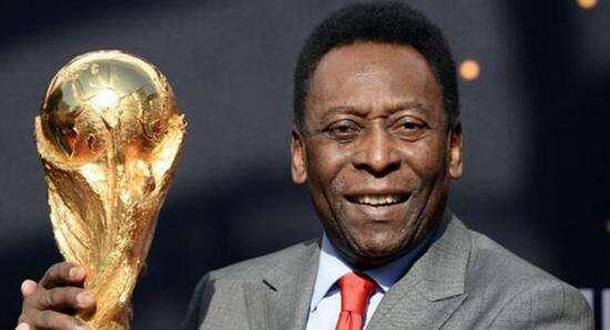 想亲手培养下一个足球巨星？足球在线4移动版不正是你想要的吗？