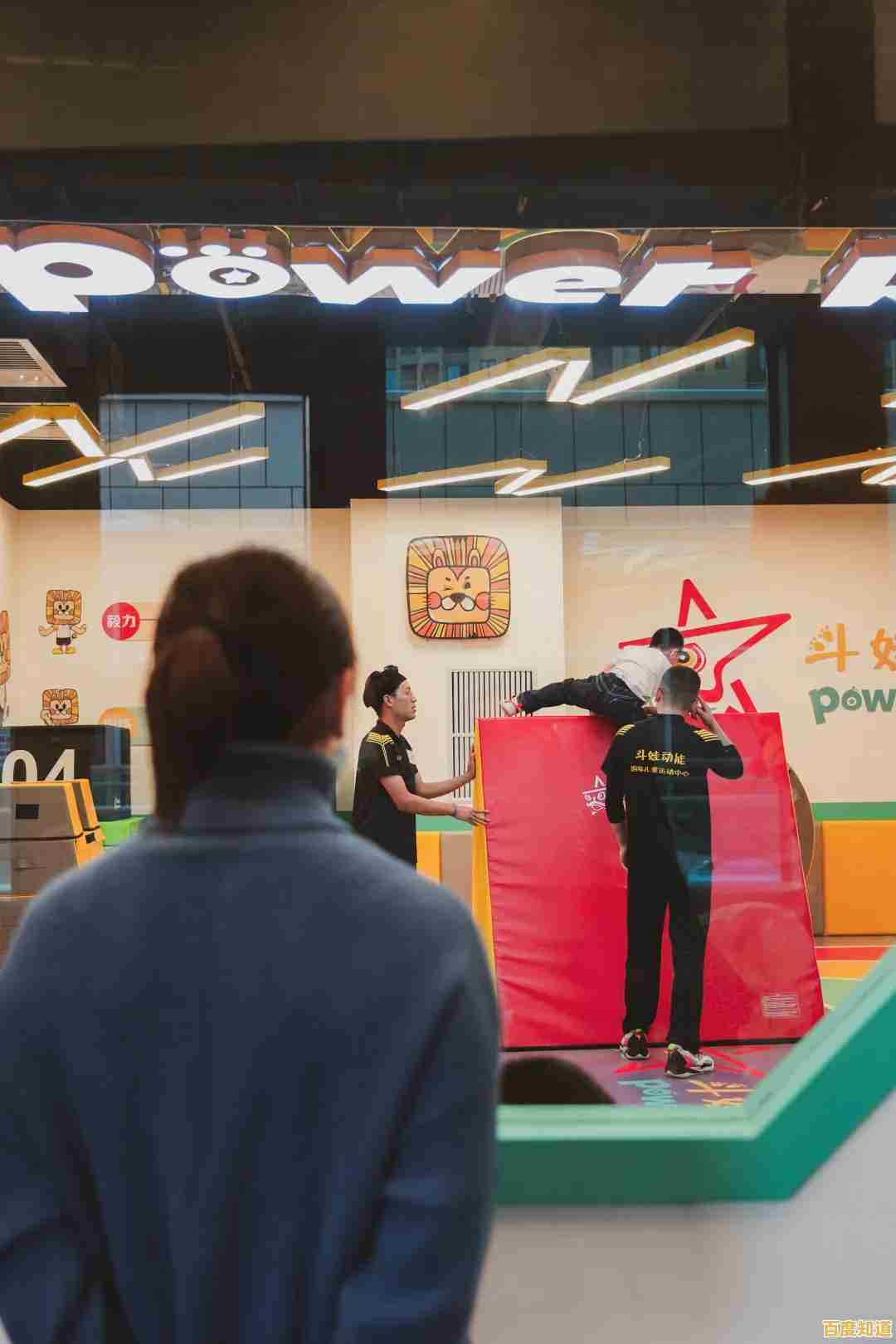 还在寻找竖屏跑酷游戏的乐趣?街区跑酷》等你来挑战高分!