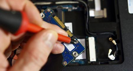 笔记本电脑漏电隐患需警惕，安全保障刻不容缓